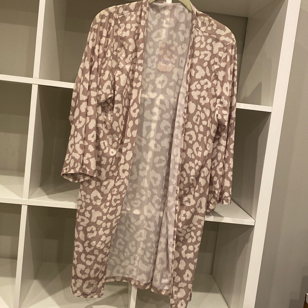 NWT: Jardin by Macris short-sleeve robe, abstract dot pattern, size S/M